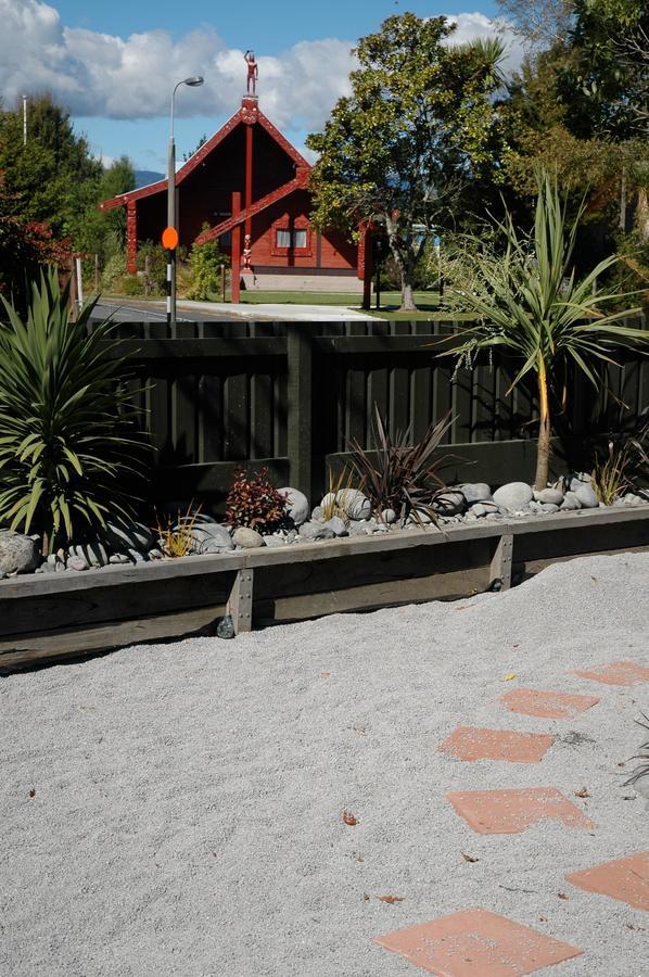 Riverstone Lodge Turangi Zewnętrze zdjęcie A raised bed made from recycled plastic